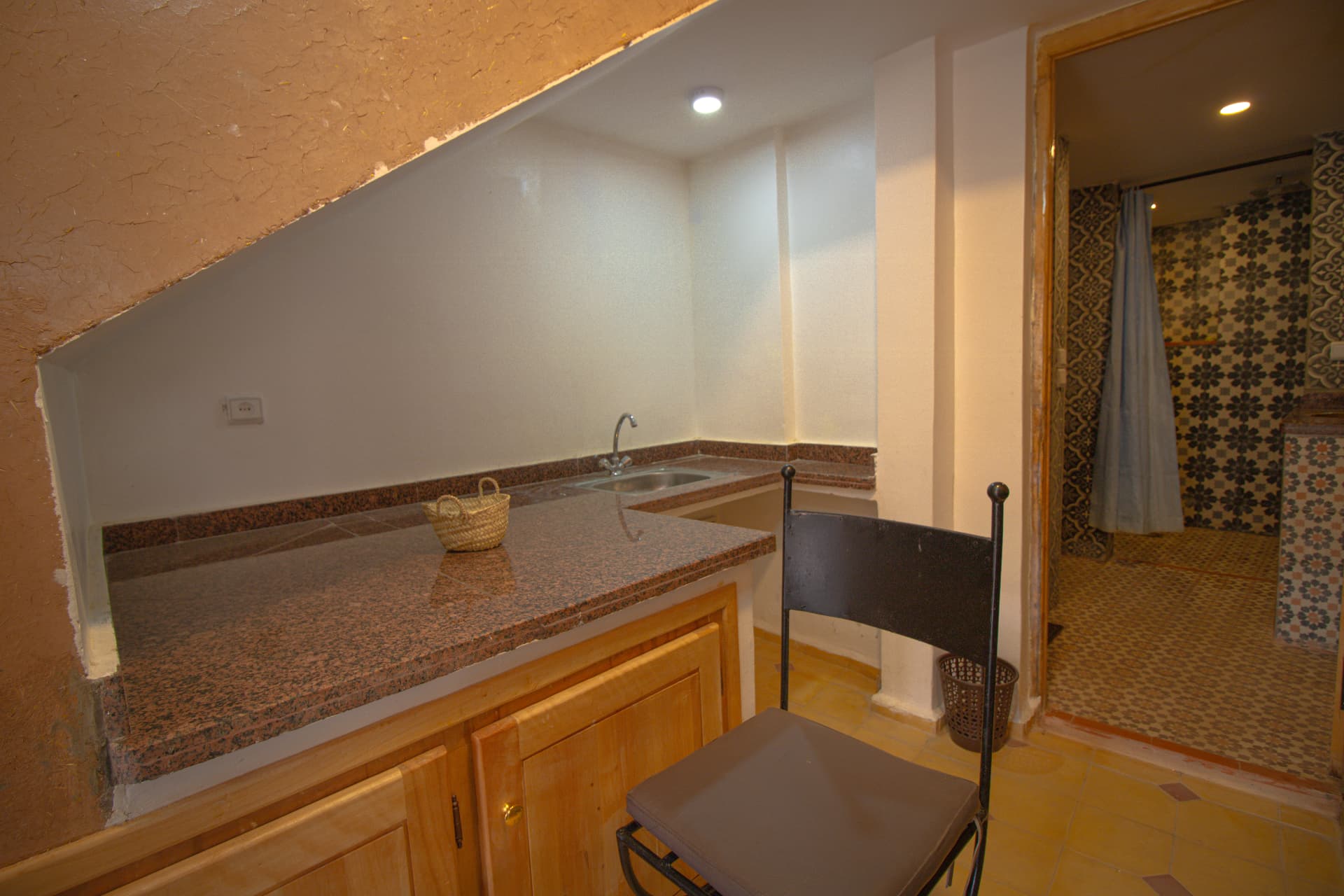 TAFUKTE — private kitchenette corner