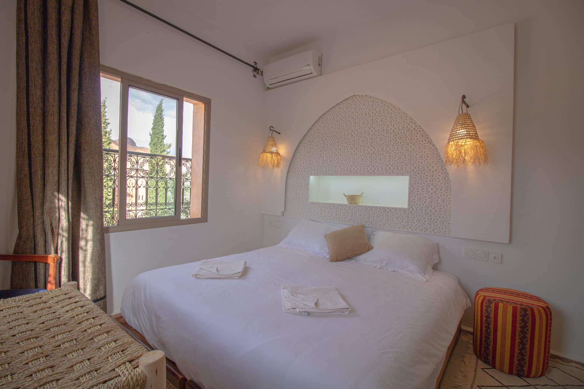 WARROU — bed beneath the carved arch with window over the gardens