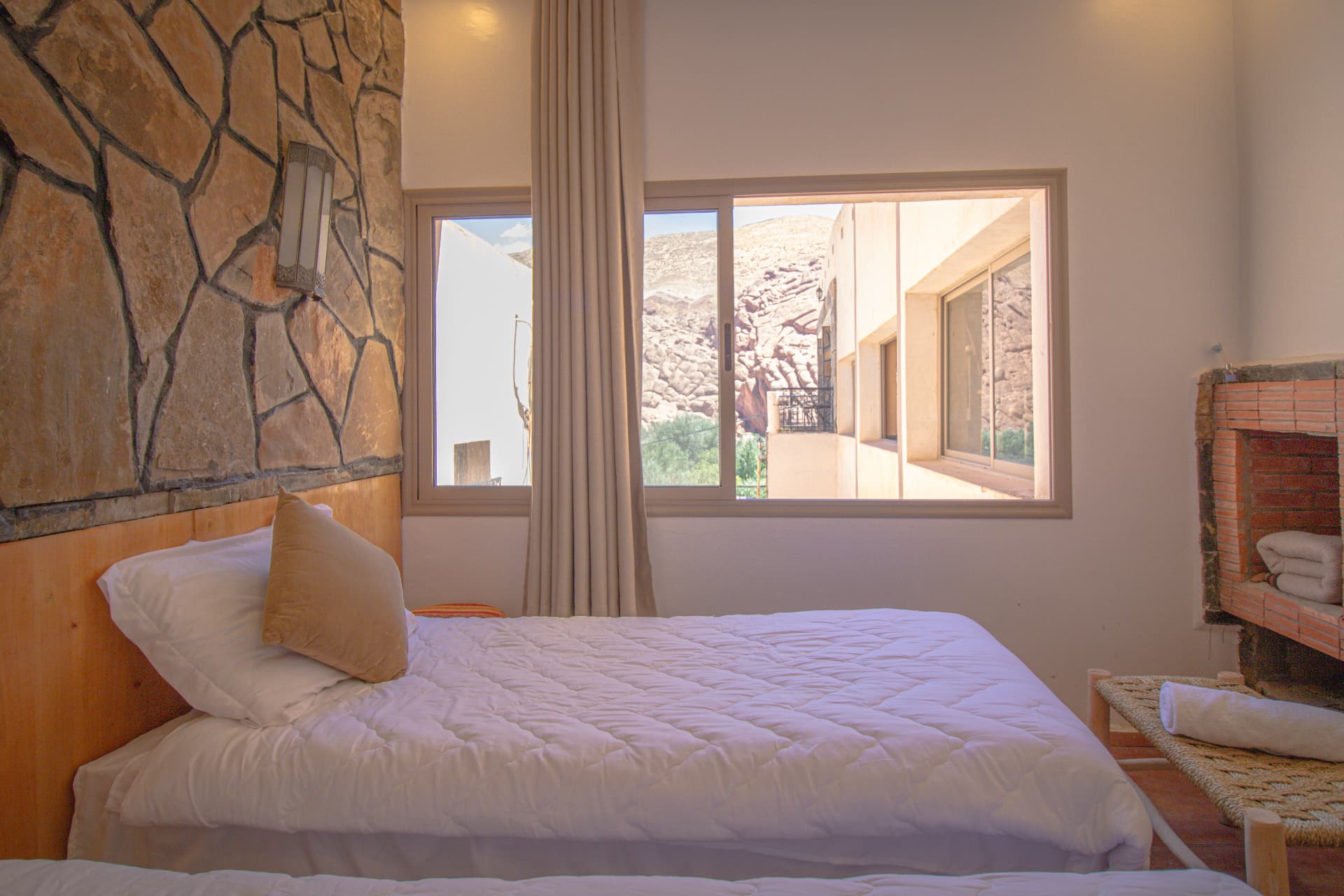SAGHRO — daylight view from the bed over the canyon cliffs