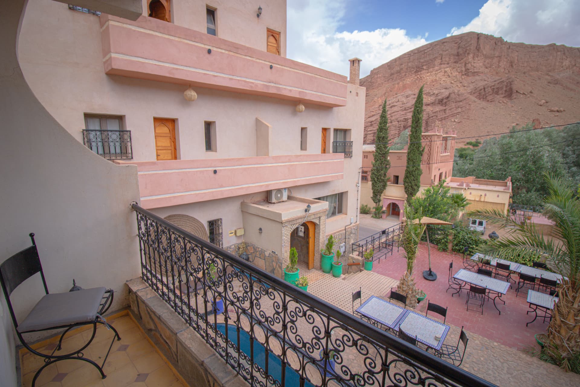 TAFUKTE — balcony over the pool, terrace and canyon cliffs