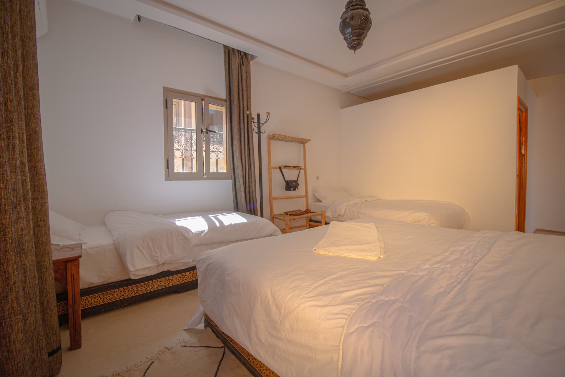 TIRIT — additional beds beside the window onto the canyon
